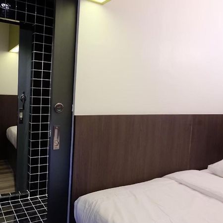 Four Sisters Homestay Bangkok Ngoại thất bức ảnh