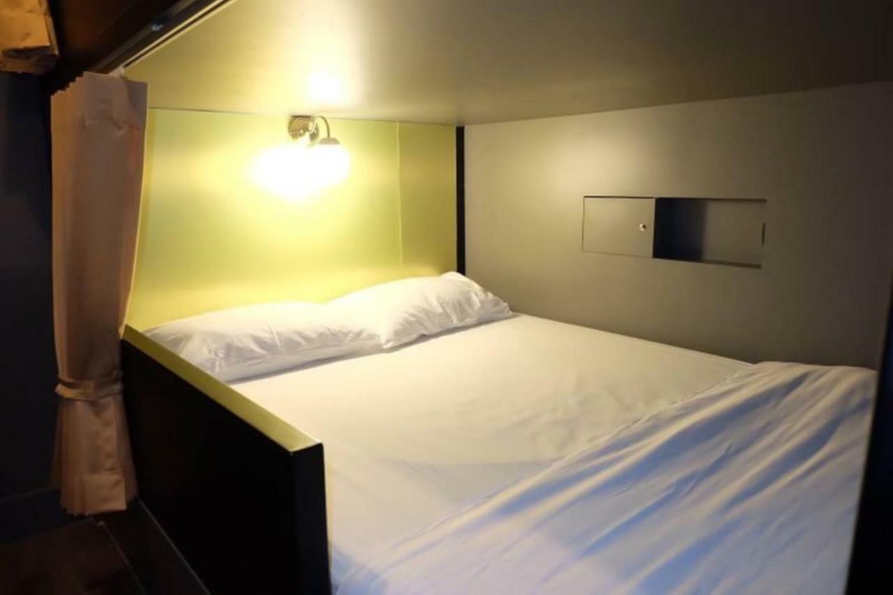 Four Sisters Homestay Bangkok Ngoại thất bức ảnh